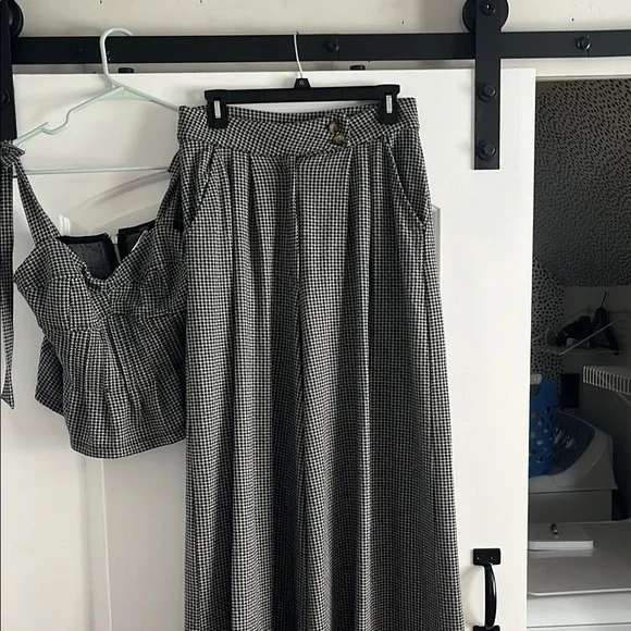 Gray Off-Shoulder Maxi Dress - Picture 3 of 6